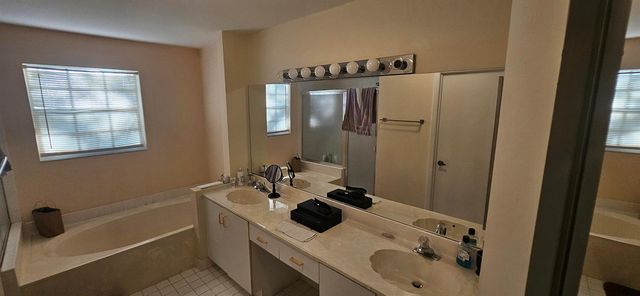 11453 Lakeview Drive 4a, Coral Springs, FL 33071