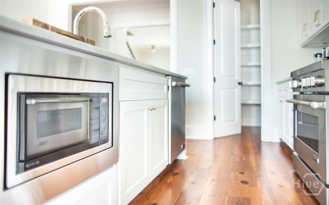 320 E Hall Street, Savannah, GA 31401