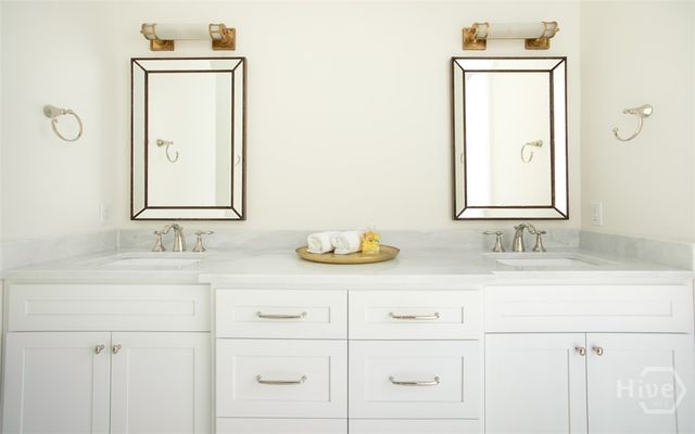 320 E Hall Street, Savannah, GA 31401