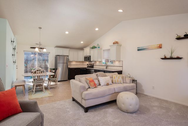 2807 NE Spring Water Place, Bend, OR 97701