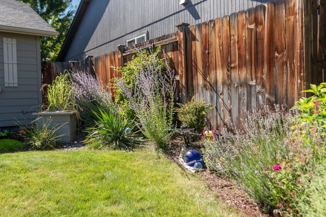 2807 NE Spring Water Place, Bend, OR 97701