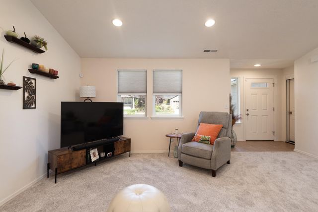 2807 NE Spring Water Place, Bend, OR 97701