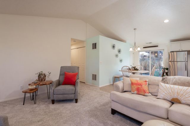 2807 NE Spring Water Place, Bend, OR 97701