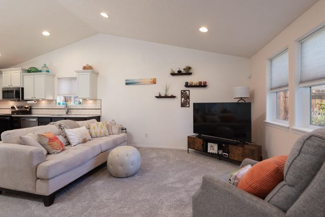 2807 NE Spring Water Place, Bend, OR 97701