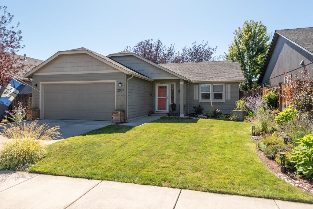 2807 NE Spring Water Place, Bend, OR 97701