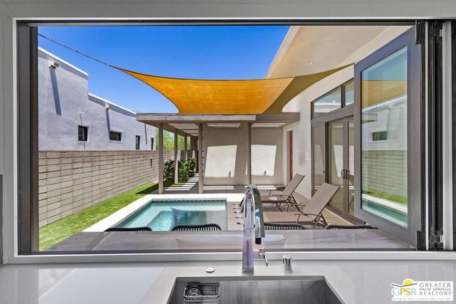 825 Fountain Drive, Palm Springs, CA 92262