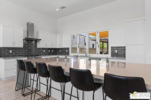 825 Fountain Drive, Palm Springs, CA 92262