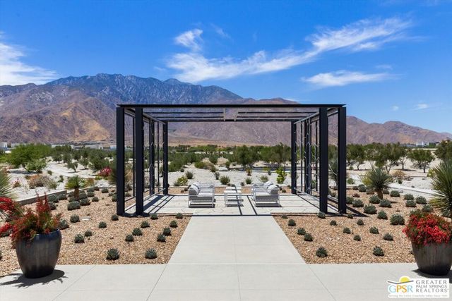 825 Fountain Drive, Palm Springs, CA 92262