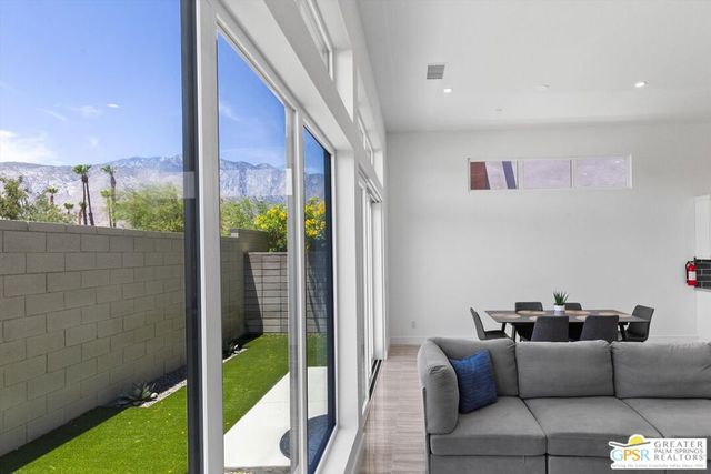 825 Fountain Drive, Palm Springs, CA 92262