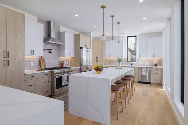 2401 Willow ST, Austin, TX 78702