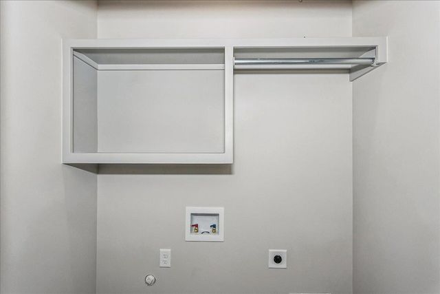 2933 S Bunker Hill Ct, Wichita, KS 67210