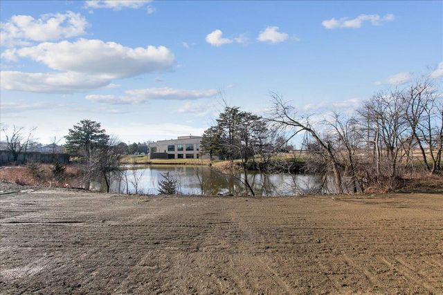 2933 S Bunker Hill Ct, Wichita, KS 67210