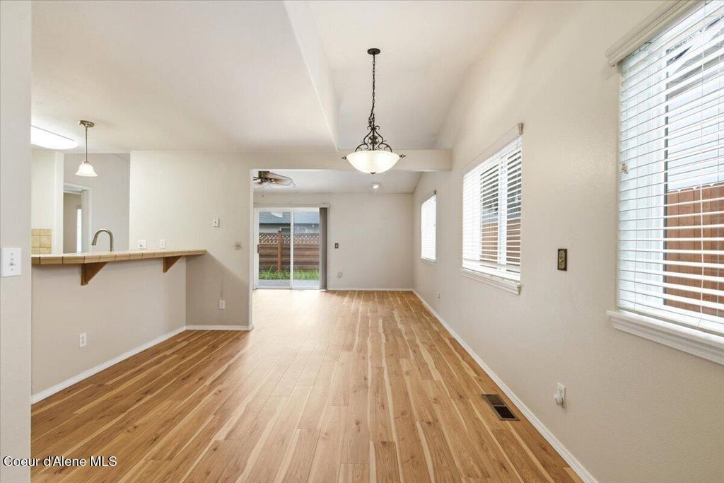 217 E KNOTTY PINE LN, Coeur d'Alene, ID 83815 photo 4