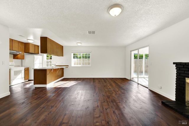 421 Sarah Way, Suisun City, CA 94585