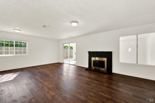 421 Sarah Way, Suisun City, CA 94585