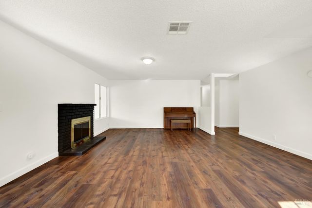 421 Sarah Way, Suisun City, CA 94585