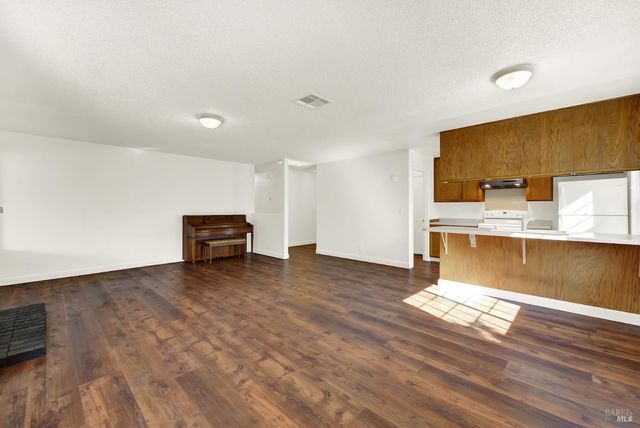 421 Sarah Way, Suisun City, CA 94585