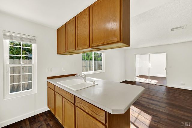 421 Sarah Way, Suisun City, CA 94585