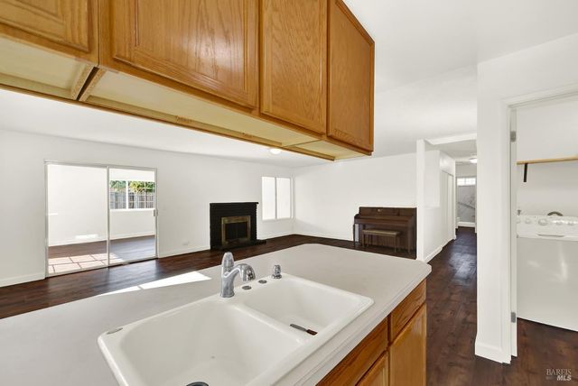 421 Sarah Way, Suisun City, CA 94585