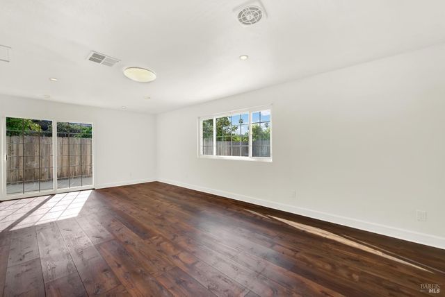 421 Sarah Way, Suisun City, CA 94585