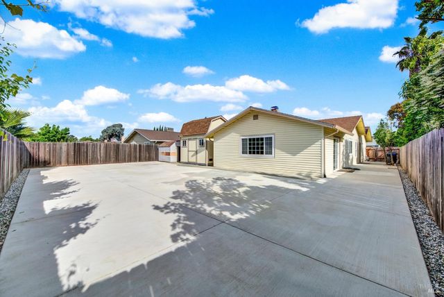 421 Sarah Way, Suisun City, CA 94585