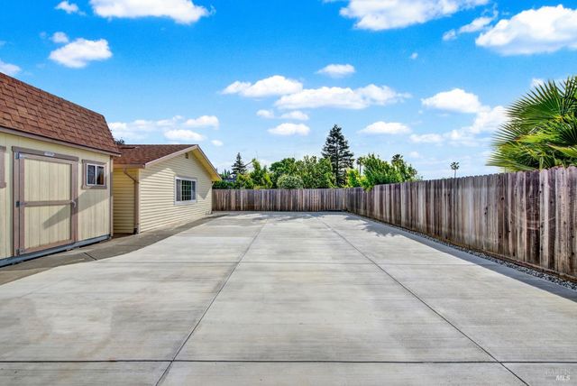 421 Sarah Way, Suisun City, CA 94585