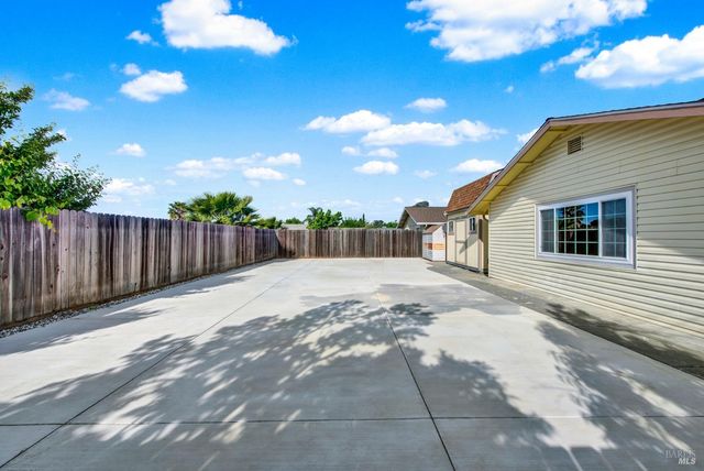 421 Sarah Way, Suisun City, CA 94585