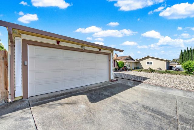 421 Sarah Way, Suisun City, CA 94585