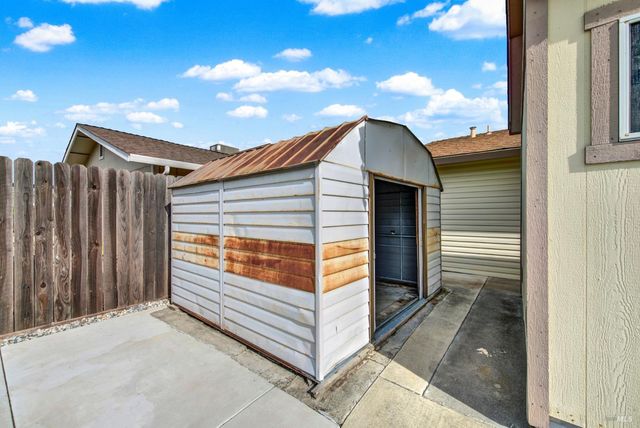 421 Sarah Way, Suisun City, CA 94585