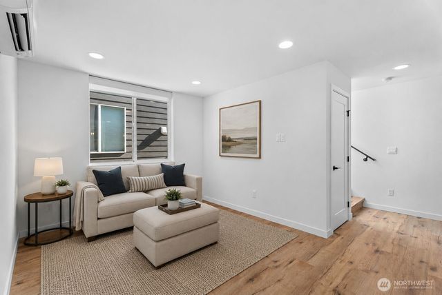 11824 31st Place NE, Seattle, WA 98125