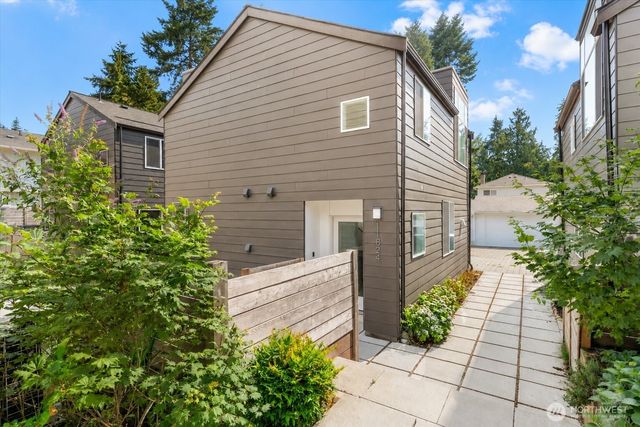 11824 31st Place NE, Seattle, WA 98125