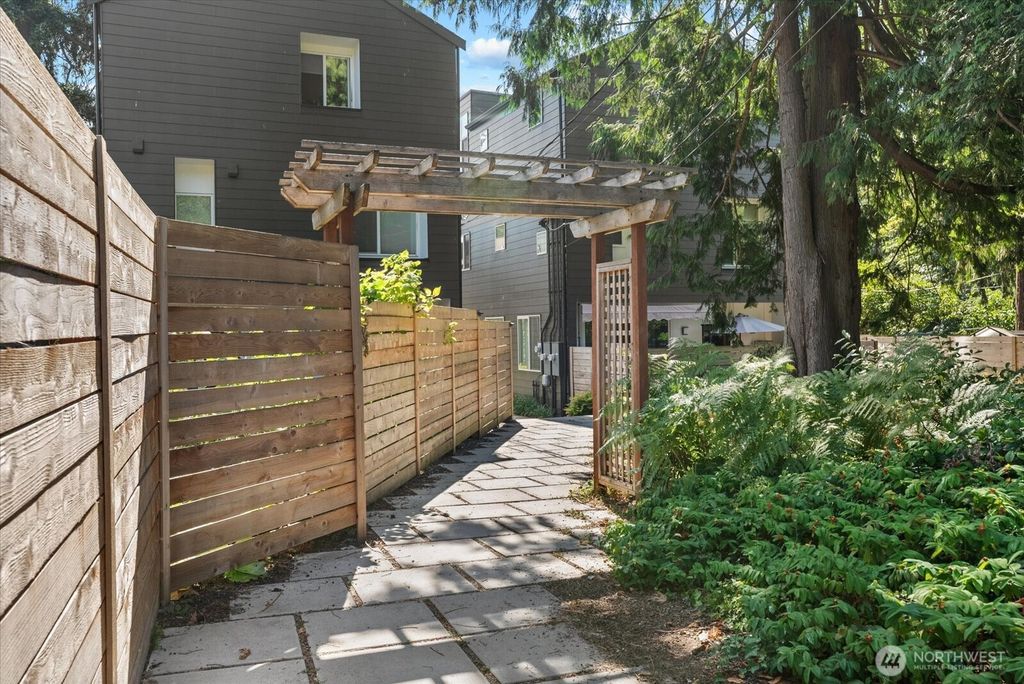 11824 31st Place NE, Seattle, WA 98125