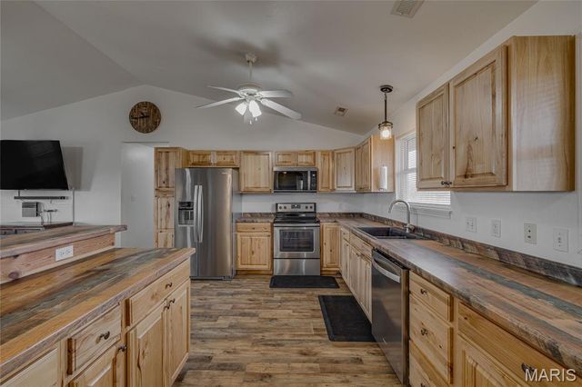 1002 Goldbits Road, Farmington, MO 63640