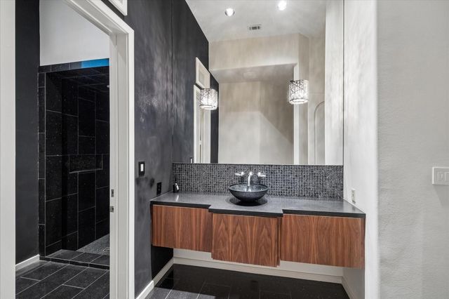 11602 Versailles Lakes Lane, Houston, TX 77082