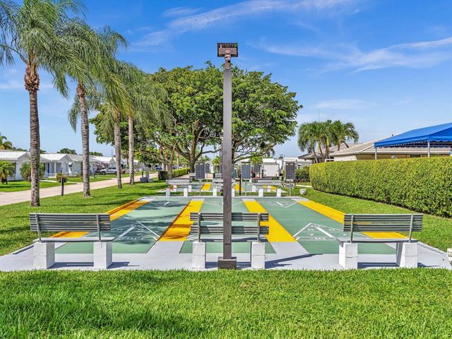 2017 SW GOLF Lane 109, Boynton Beach, FL 33426