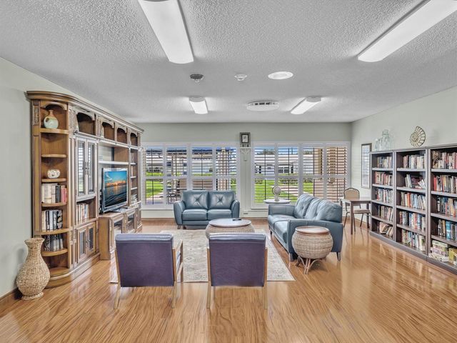 2017 SW GOLF Lane 109, Boynton Beach, FL 33426