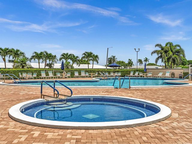 2017 SW GOLF Lane 109, Boynton Beach, FL 33426
