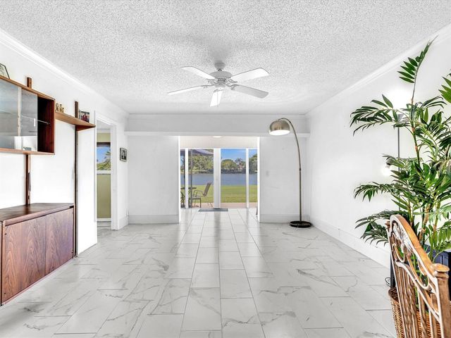 2017 SW GOLF Lane 109, Boynton Beach, FL 33426