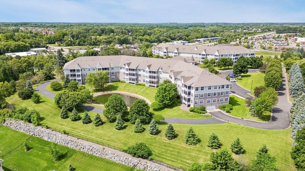 100 Clydesdale Trail 128, Medina, MN 55340 — photo 2