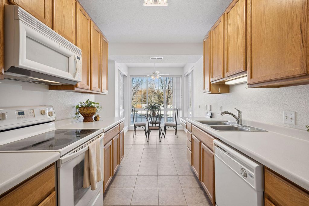 100 Clydesdale Trail 128, Medina, MN 55340 — photo 3