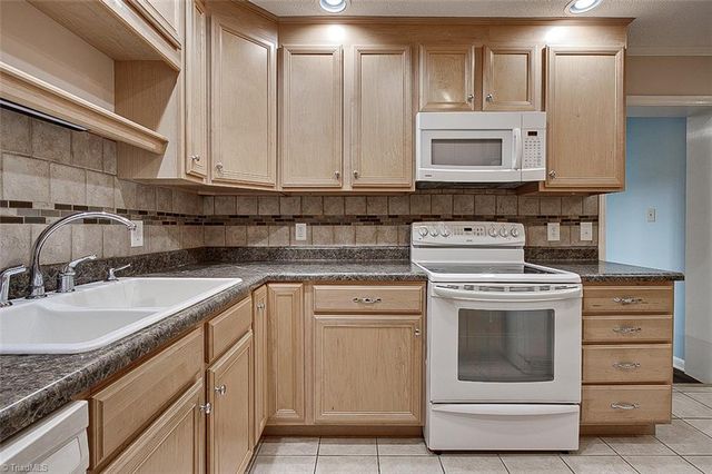 516 Hillcrest Drive, Randleman, NC 27317