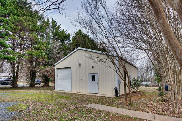 516 Hillcrest Drive, Randleman, NC 27317