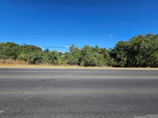 2026 3rd, Floresville, TX 78114