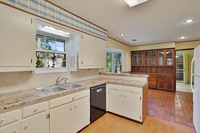 602 Queens Road, Denison, TX 75020
