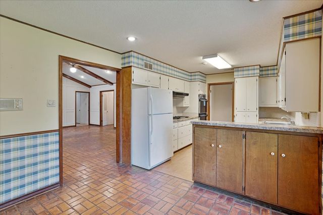 602 Queens Road, Denison, TX 75020