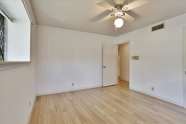 602 Queens Road, Denison, TX 75020