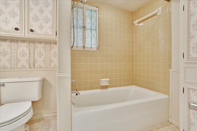 602 Queens Road, Denison, TX 75020