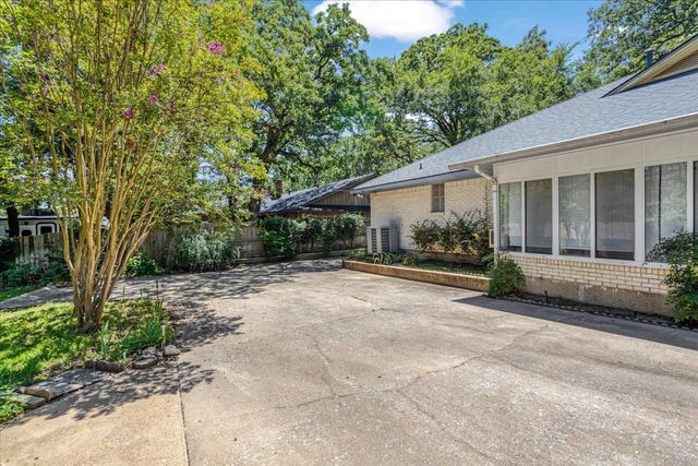 602 Queens Road, Denison, TX 75020