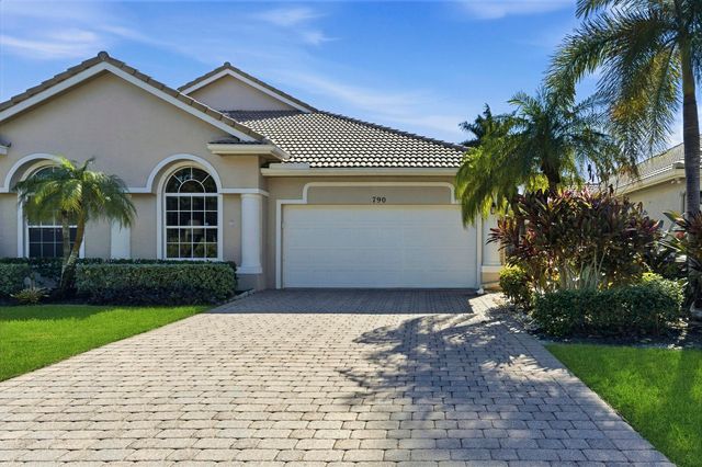 790 NW Red Pine Way, Jensen Beach, FL 34957