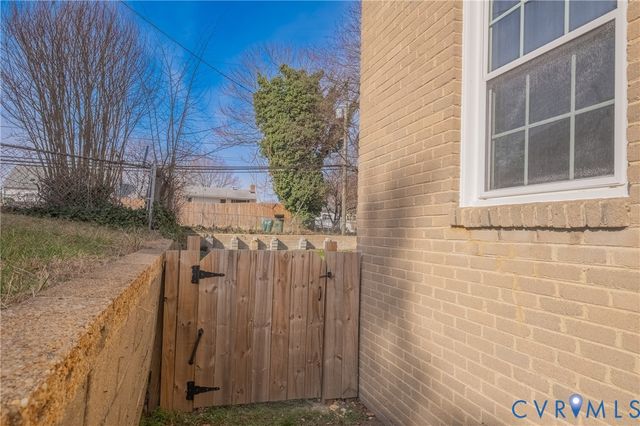 618 N 39th St, Richmond, VA 23223